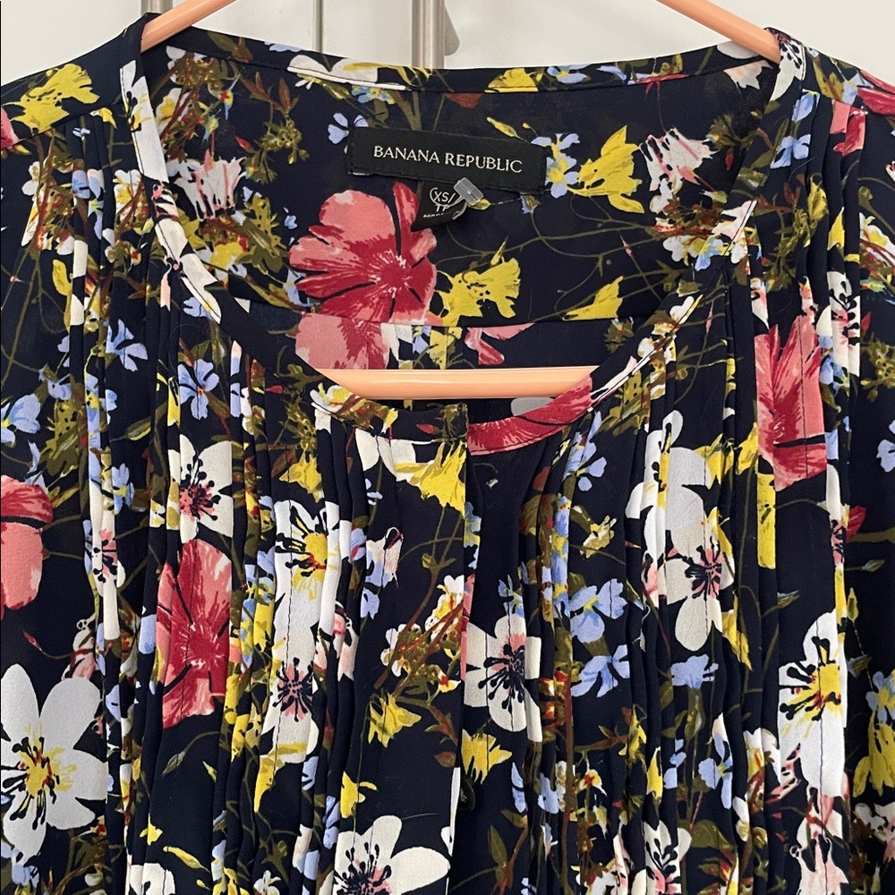 Banana Republic Blouse - XS, Navy Blue Floral Sheer, Like New! - Picture 6 of 15